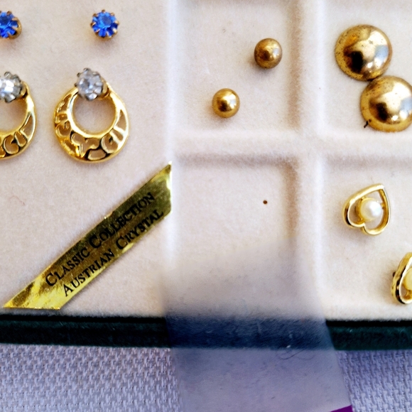 Vtg. Sweet Sixteen brand Australian Crystal stud earrings in velvet gift box. - Picture 5 of 8